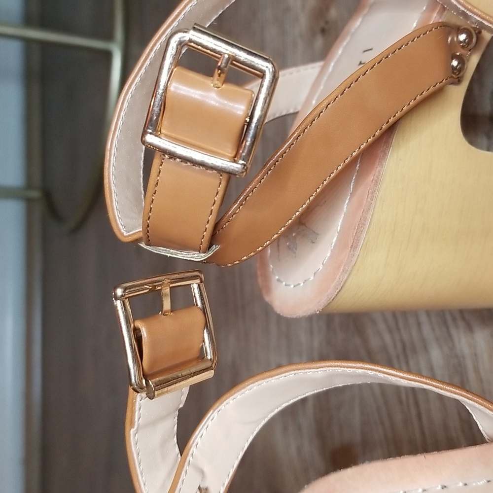 Madden Girl Camila Eyelet Ankle Strap Wooden Block Heel Platform Sandals - Picture 9 of 11